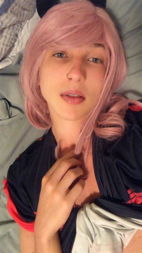femboy threeway